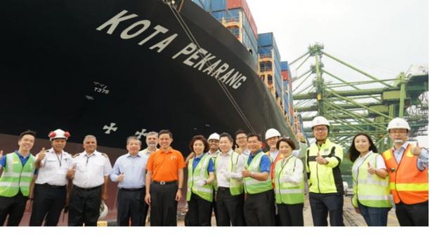 Minister Chan Chun Sing and Ms. Mary Liew visit Kota Pekarang